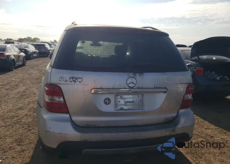 2006 Mercedes-Benz Ml 350 z USA, uszkodzony, nr VIN 4JGBB86E26A002352